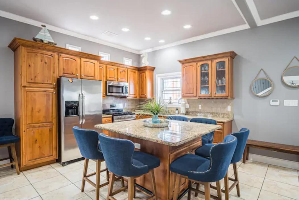 7 Bedroom Home Steps To The Beach With 4 Patios And Pool! Sleeps 20 Port Aransas Eksteriør billede