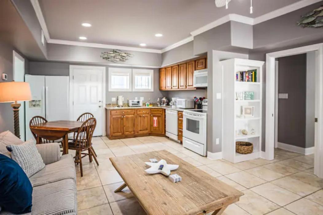 7 Bedroom Home Steps To The Beach With 4 Patios And Pool! Sleeps 20 Port Aransas Eksteriør billede