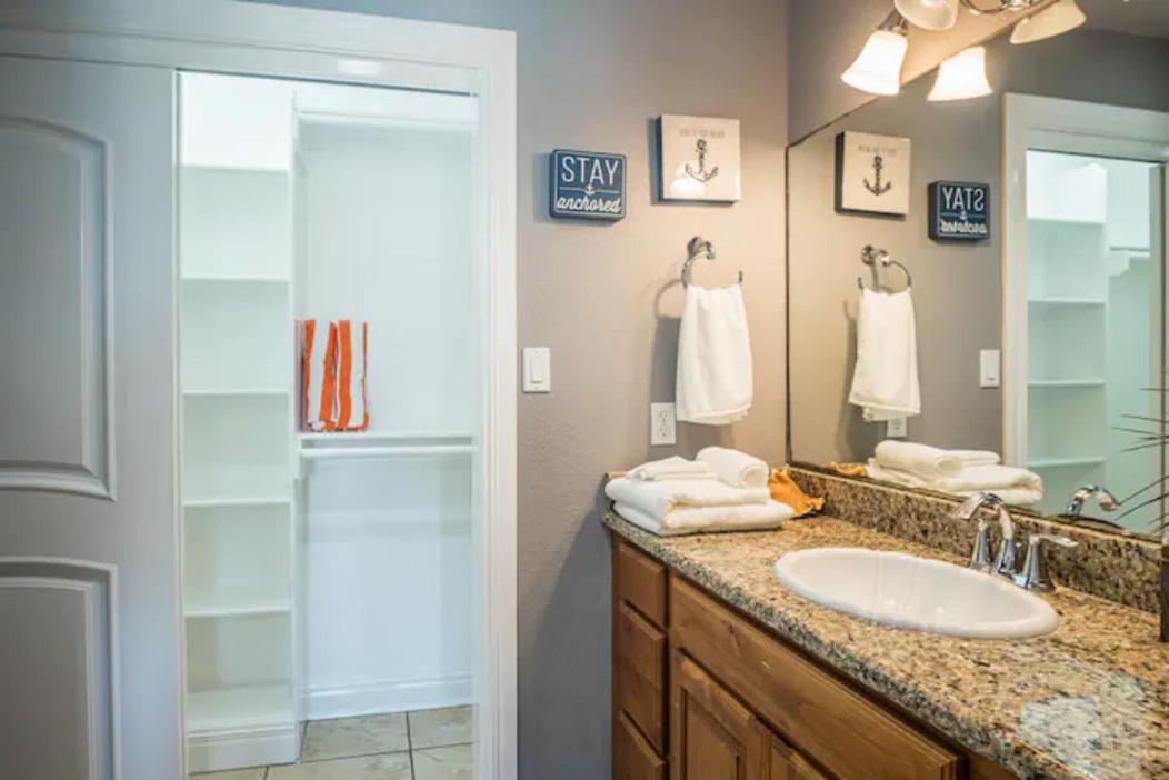7 Bedroom Home Steps To The Beach With 4 Patios And Pool! Sleeps 20 Port Aransas Eksteriør billede