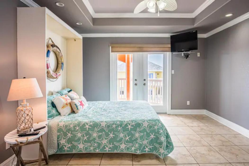 7 Bedroom Home Steps To The Beach With 4 Patios And Pool! Sleeps 20 Port Aransas Eksteriør billede