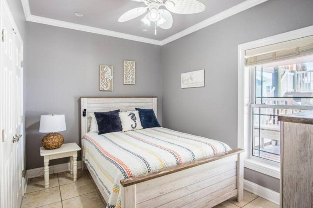 7 Bedroom Home Steps To The Beach With 4 Patios And Pool! Sleeps 20 Port Aransas Eksteriør billede