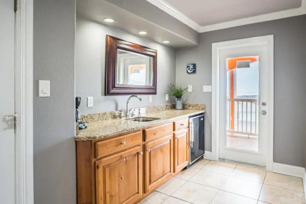 7 Bedroom Home Steps To The Beach With 4 Patios And Pool! Sleeps 20 Port Aransas Eksteriør billede